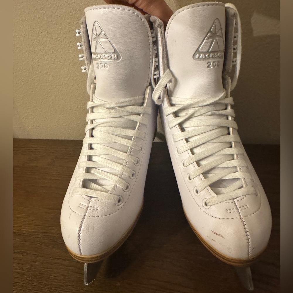 JACKSON 200 Women's/Big Girl’s Classic White Skates Size 6